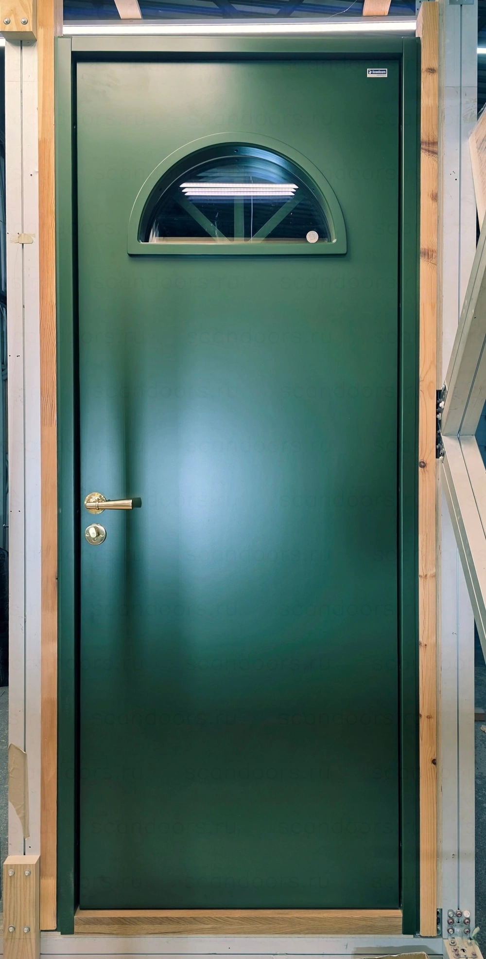 Фото 2 - Дверь Scandoors AW019 с классической фрезеровкой повторяет эстетику традиционных филёнок, но при этом имеет монолитное полотно: никаких щелей, деформаций и продувания. Scandoors: производство и монтаж