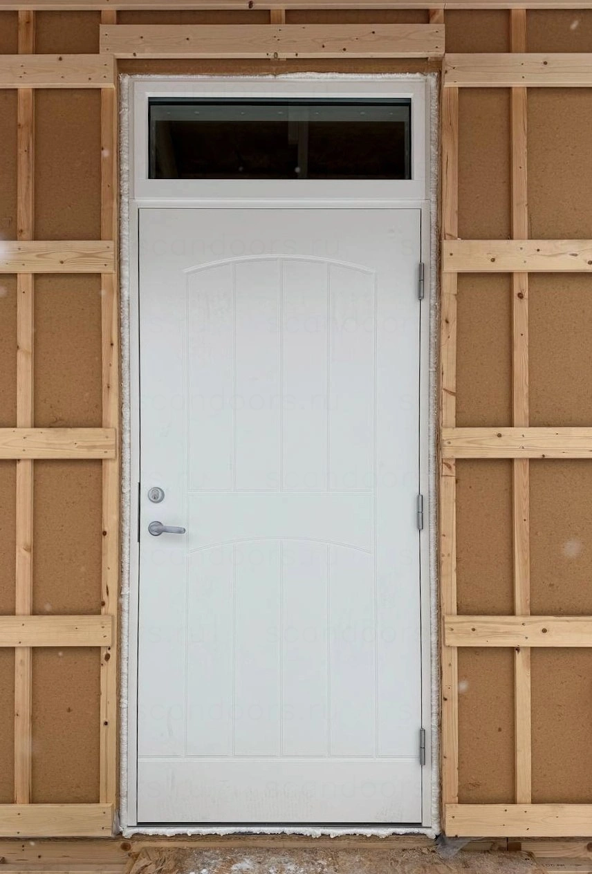 Фото 1 - Финские входные двери Fenestra из складской программы с фрамугой Scandoors, оснащенной мультифункциональным двухкамерным стеклопакетом 38мм Scandoors: производство и монтаж