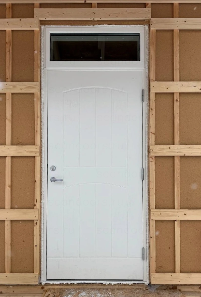 Финские входные двери Fenestra из складской программы с фрамугой Scandoors, оснащенной мультифункциональным двухкамерным стеклопакетом 38мм – фото Scandoors