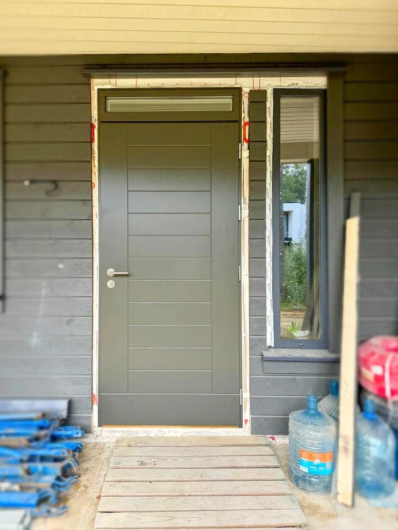 Морозостойкая дверь Scandoors с фрамугой – фото Scandoors