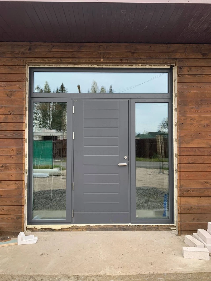 Входная группа: боговые окна и фрамуга Scandoors + двери Kaski – фото Scandoors