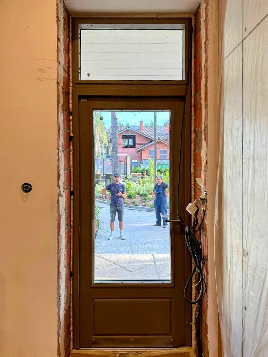 Фото 3 - Входная группа: премиальная теплоизоляционная дверь из дуба Scandoors Wood Thermo CW022 + фрамуга. Scandoors: производство и монтаж