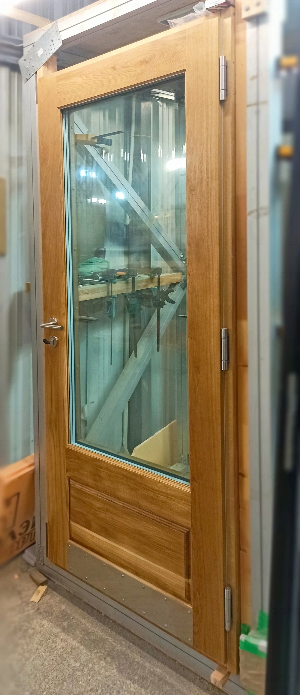 Фото 4 - Входная группа: премиальная теплоизоляционная дверь из дуба Scandoors Wood Thermo CW022 + фрамуга. Scandoors: производство и монтаж