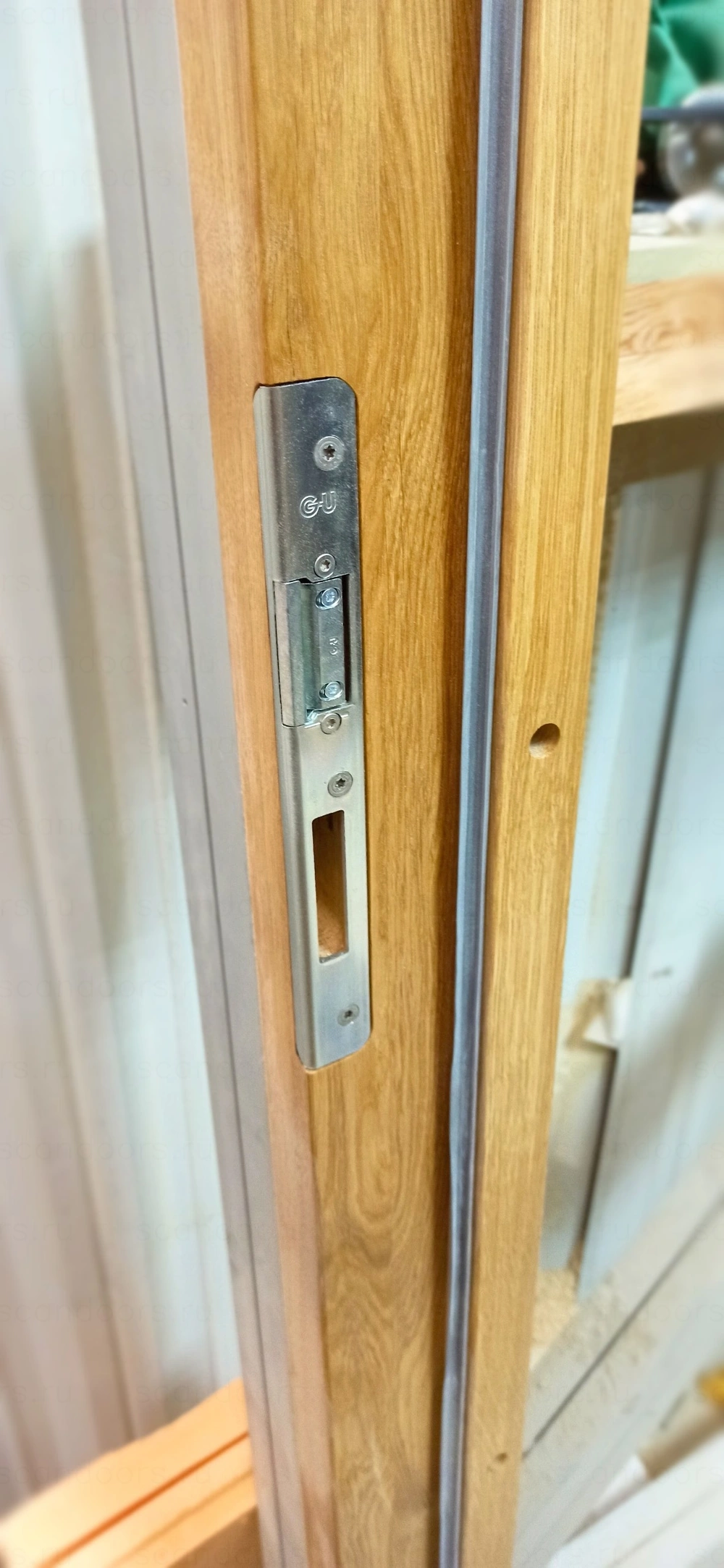 Фото 5 - Входная группа: премиальная теплоизоляционная дверь из дуба Scandoors Wood Thermo CW022 + фрамуга. Scandoors: производство и монтаж