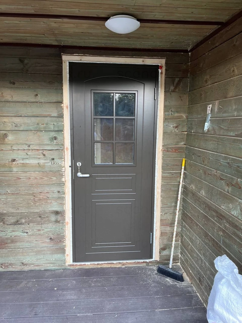 Финская дверь Swedoor Jeld–wen Basic 020 в обсадную коробку. Обсада укреплена скользящими саморезами – это правильный способ крепления обсады – фото Scandoors