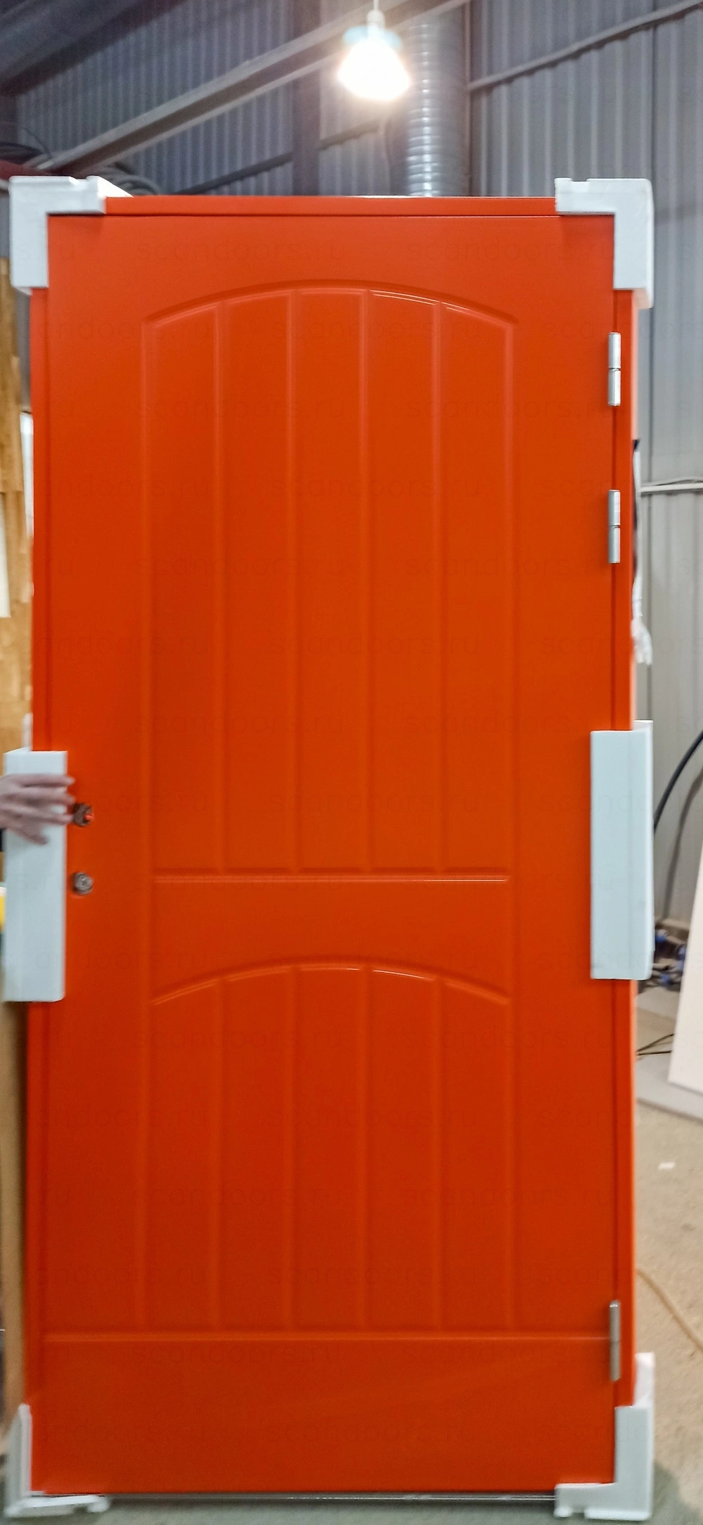 Фото 2 - Финские входные двери Sweedor Jeld–Wen F2000, окрашенные в любимый цвет Scandoors: производство и монтаж
