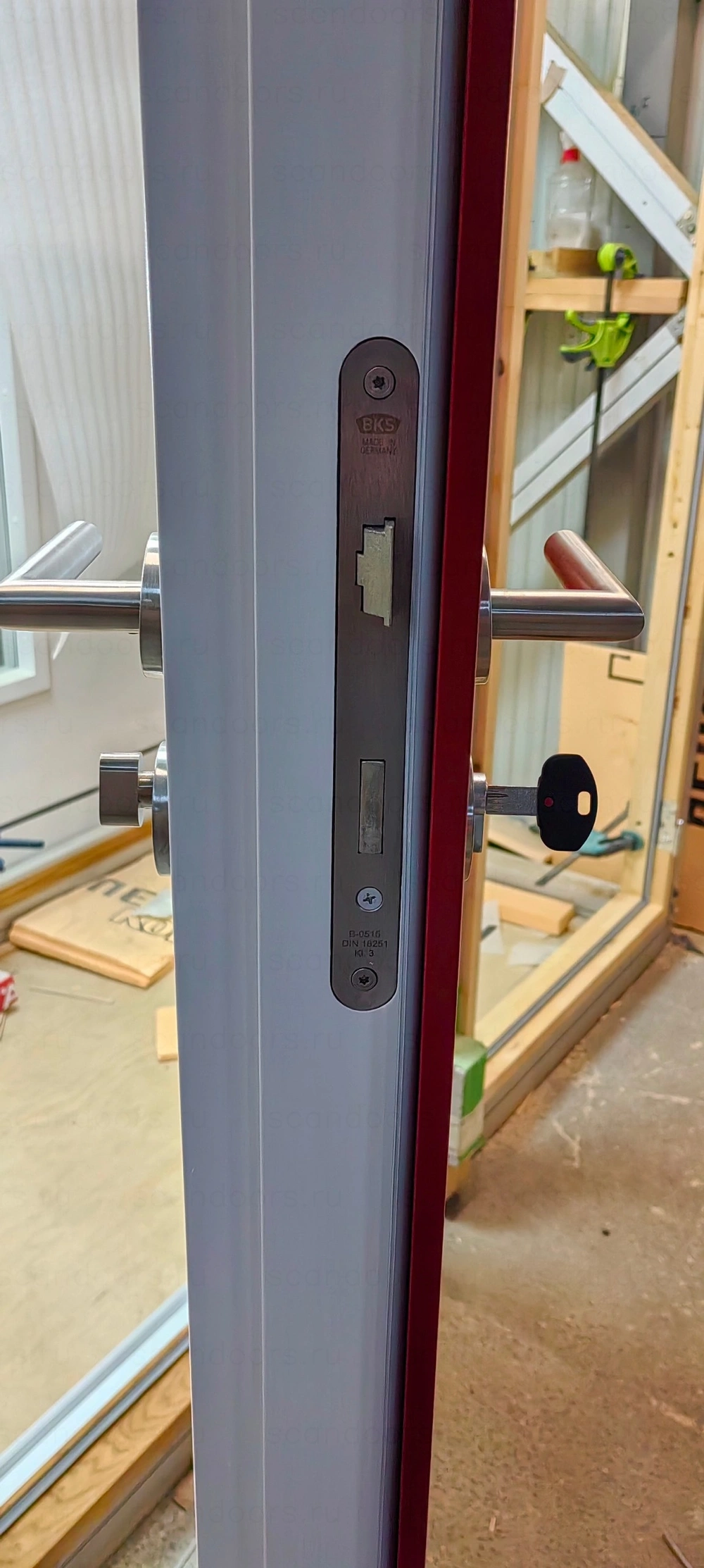 Фото 5 - Морозостойкая деревянная входная дверь Scandoors CW09 Arctic с дверным полотном толщиной 100мм и 3–я рядами уплотнения Scandoors: производство и монтаж