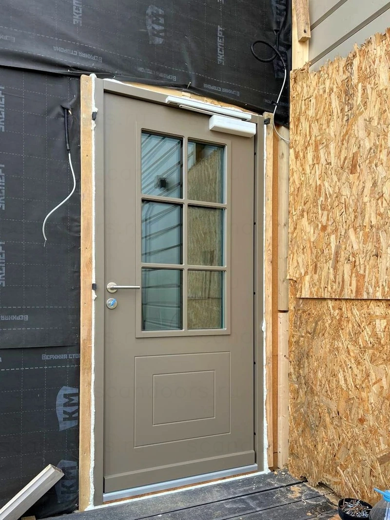 Морозостойкая дверь cо стеклопакетом Scandoors FW021 Arctic. Внутреннее открывание, дверной доводчик Abloy – фото Scandoors