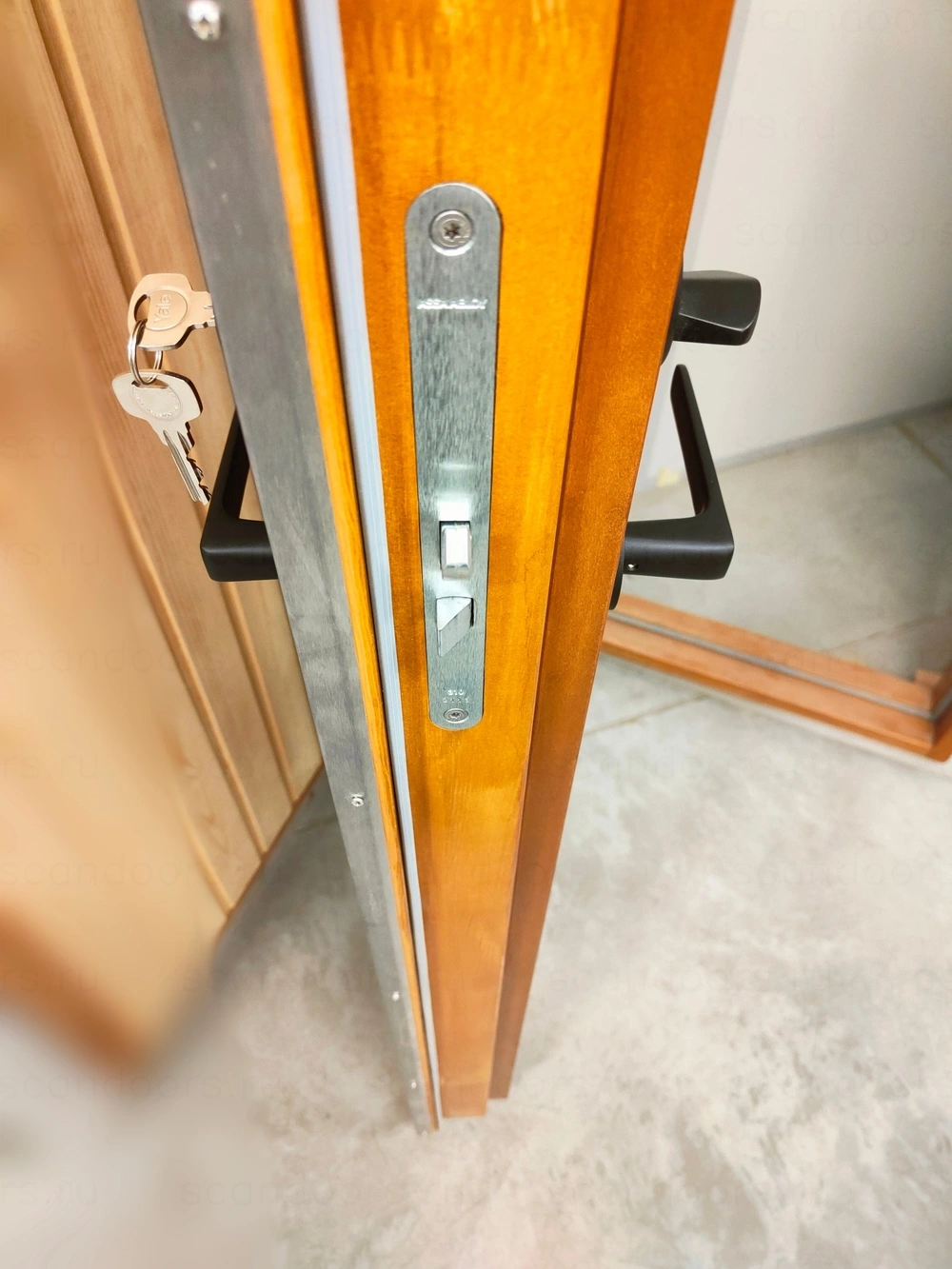 Фото 1 - Морозостойкая дверь Scandoors Planken Thermo. Отделка из термоосины, противоотжимной замок Assa 310 Scandoors: производство и монтаж