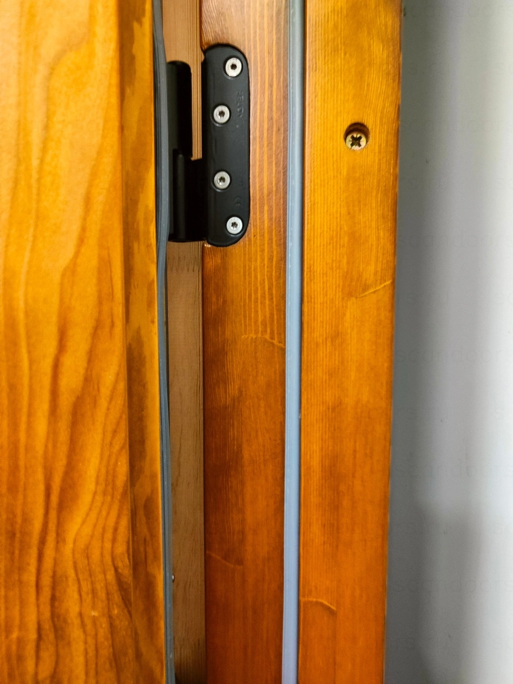 Фото 3 - Морозостойкая дверь Scandoors Planken Thermo. Отделка из термоосины, противоотжимной замок Assa 310 Scandoors: производство и монтаж