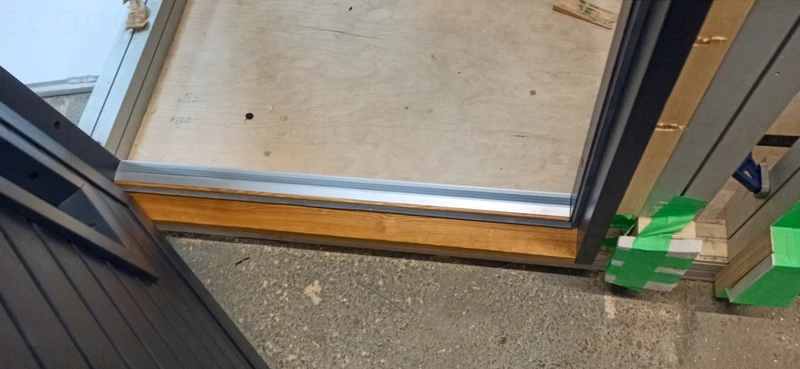 Морозостойкие двери с притвором с отделкой деревянными панелями Scandoors Planken в исполнении Thermo и Arctic – фото Scandoors
