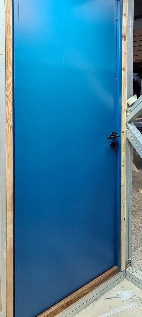 Фото 3 - Морозостойкие входные двери Scandoors. Усиленное дверное полотно толщиной толщ. 100мм в исполнении Thermo (2 контура уплотнения) и Arctic (3 контура уплотнения. Заказной размер, цвет по RAL, замок и фурнитура включены в базовую комплектацию. Гладкие или с фрезерованным рисунком. Scandoors: производство и монтаж