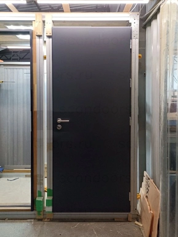 Фото 8 - Морозостойкие входные двери Scandoors. Усиленное дверное полотно толщиной толщ. 100мм в исполнении Thermo (2 контура уплотнения) и Arctic (3 контура уплотнения. Заказной размер, цвет по RAL, замок и фурнитура включены в базовую комплектацию. Гладкие или с фрезерованным рисунком. Scandoors: производство и монтаж