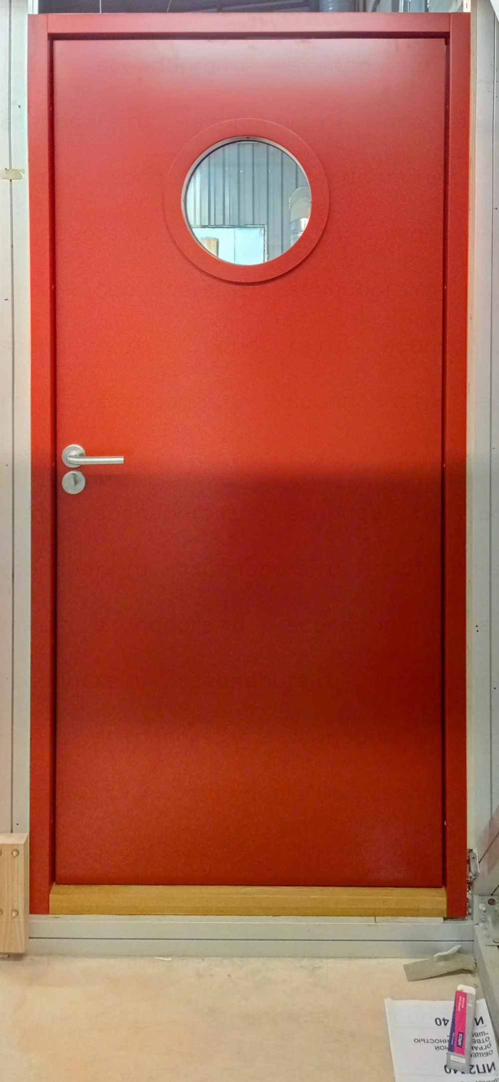 Фото 1 - Морзостойкие двери Scandoors с круглым стеклопакетом Scandoors: производство и монтаж