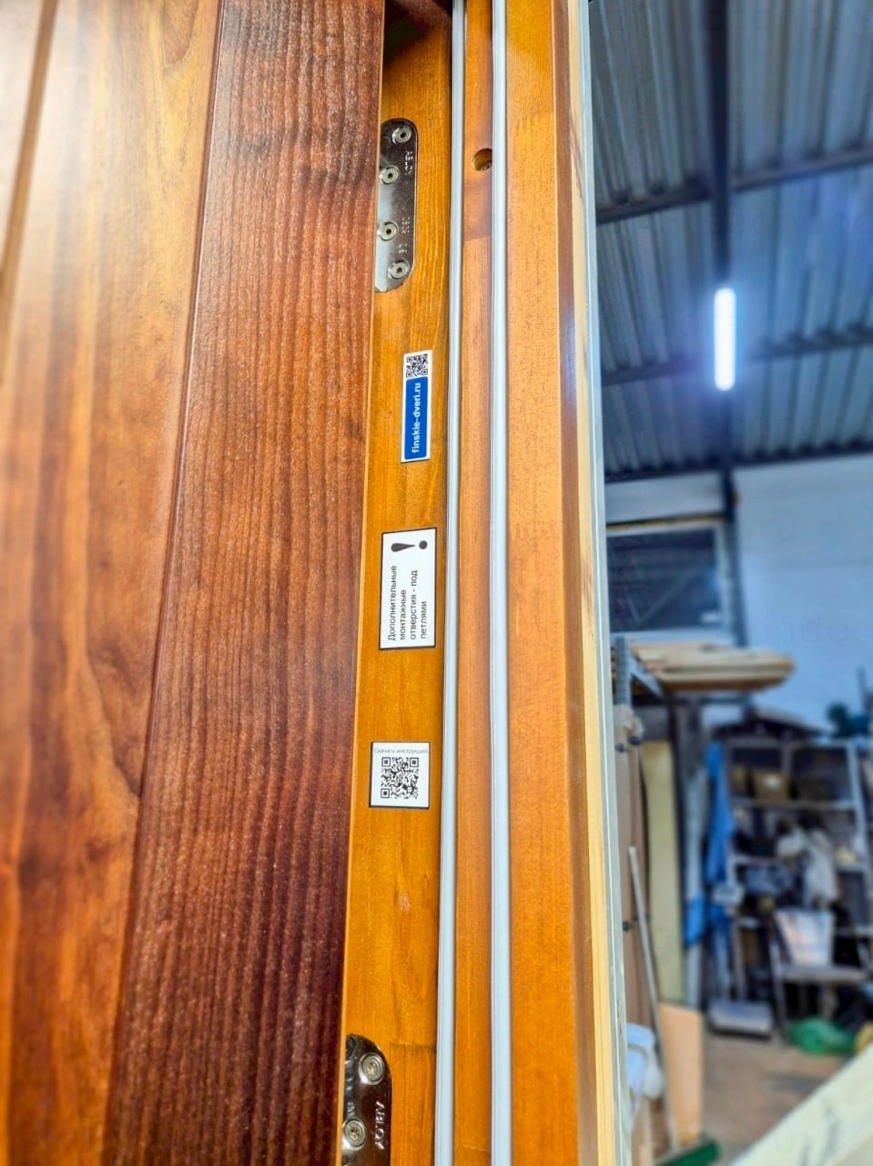 Фото 3 - 📸 На фото – дверь Scandoors Planken в отделке термоосина + защита AntiDog. Это идеальный вариант для дома, где живёт собака. Scandoors: производство и монтаж