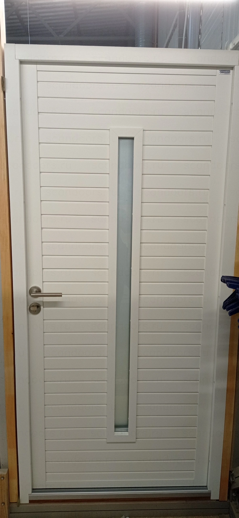Фото 2 - planken Самая теплая дверь Scandoors Planken в исполнении Arctic, с наружным притвором и усиленным полотном 96мм. Отделка из массива дерева. Не имеет аналогов. Для любых морозов. Scandoors: производство и монтаж