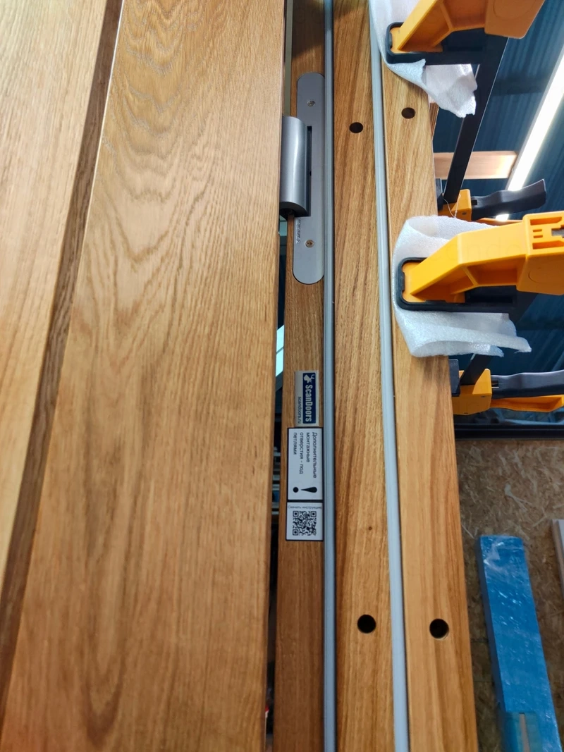 Премиальные морозостойкие двери из дуба Scandoors Wood Arctic c внутренним открыванием и скрытыми петлями – фото Scandoors