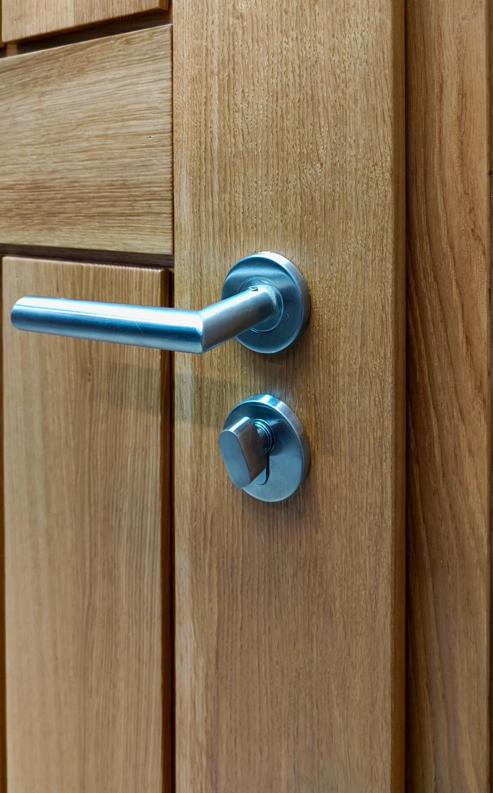 Фото 4 - Премиальные морозостойкие двери из дуба Scandoors Wood Arctic c внутренним открыванием и скрытыми петлями Scandoors: производство и монтаж