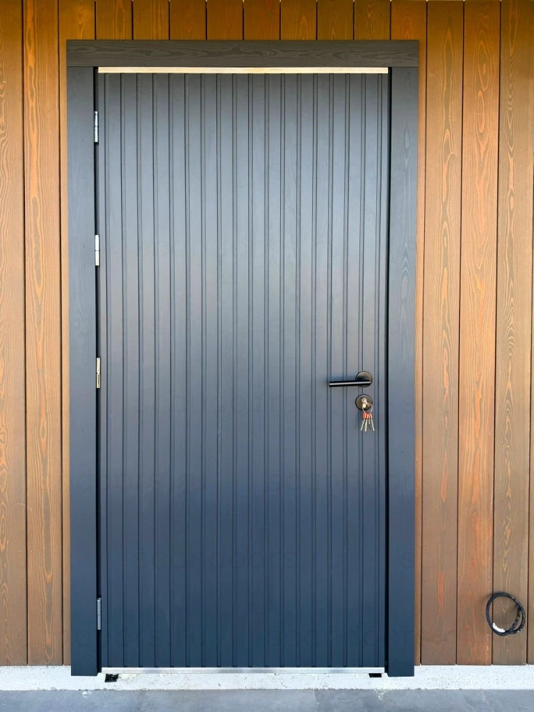 Уличная входная дверь в частный дом Scandoors Planken – фото Scandoors