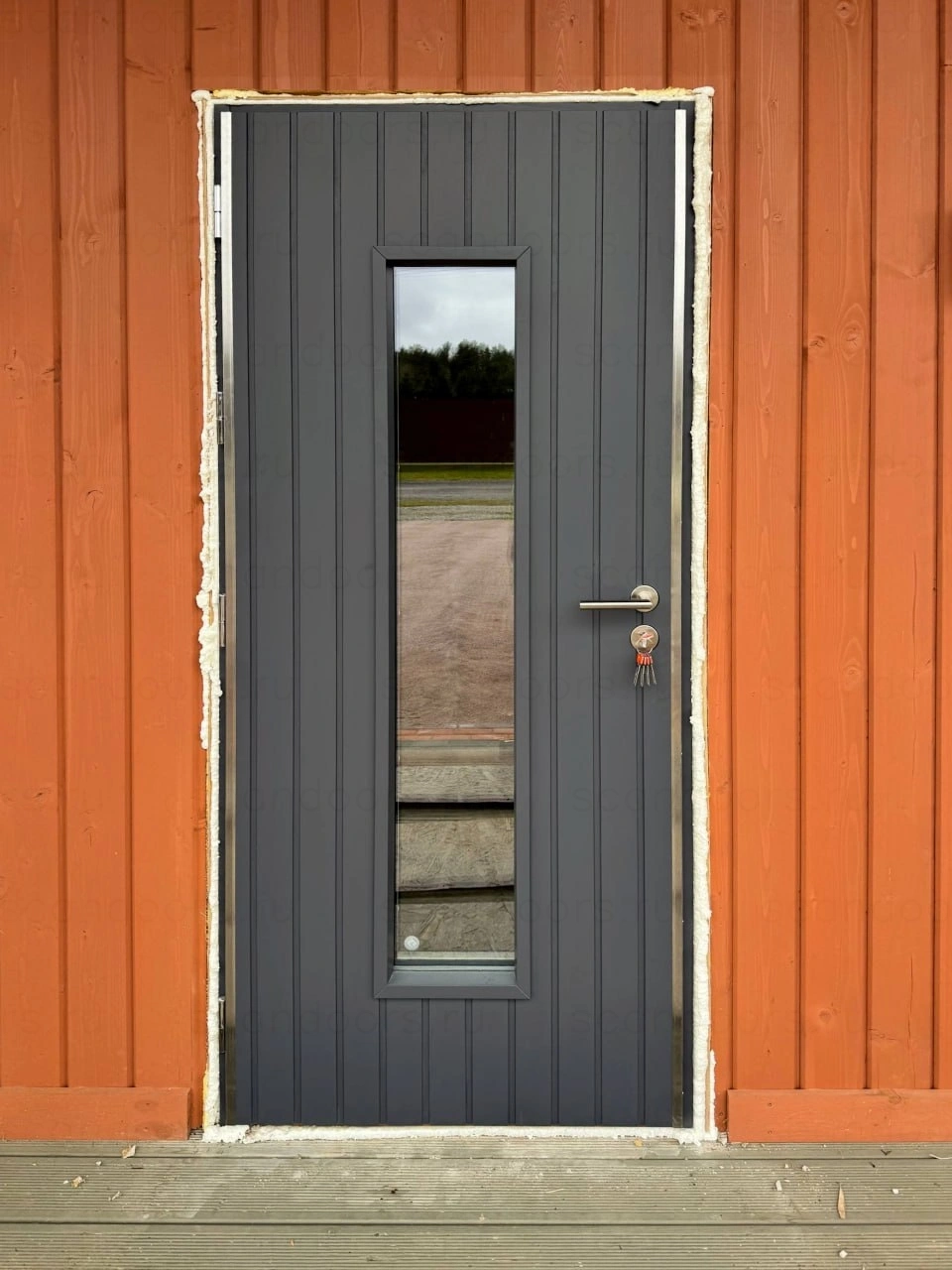 Фото 1 - Scandoors Planken – морозостойкая дверь с отделкой рейками Scandoors: производство и монтаж