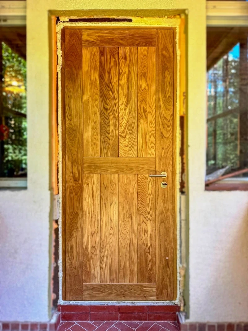 ❄️ Scandoors Wood F012 – надежная дверь для суровых зим с отделкой из дуба. – фото Scandoors