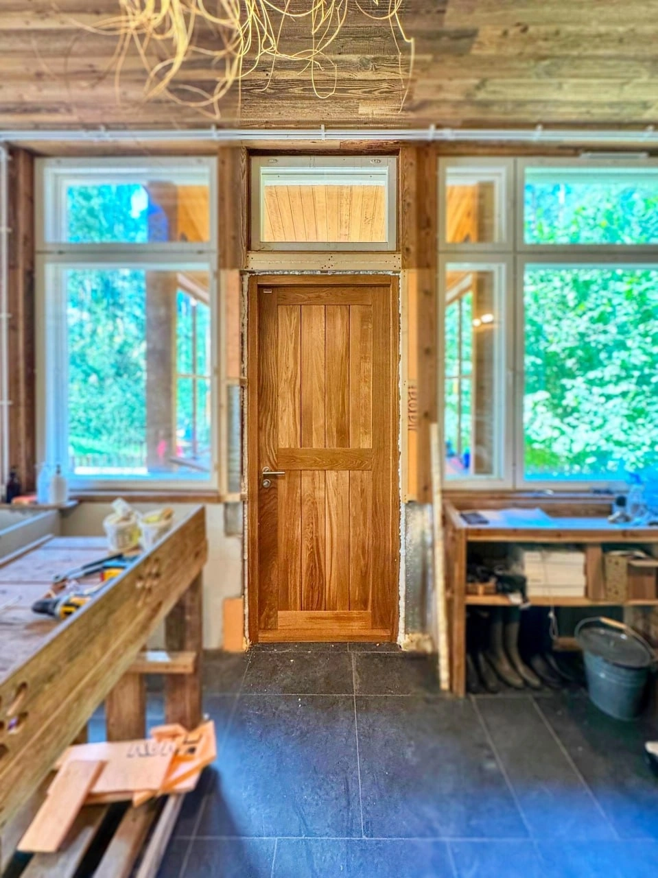 Фото 2 - ❄️ Scandoors Wood F012 – надежная дверь для суровых зим с отделкой из дуба. Scandoors: производство и монтаж