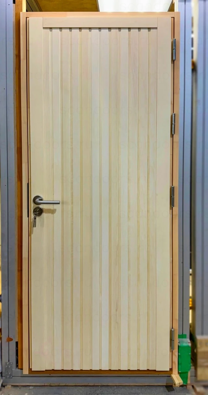 Теплая входная дверь Scandi Plus с отделкой из осины – фото Scandoors