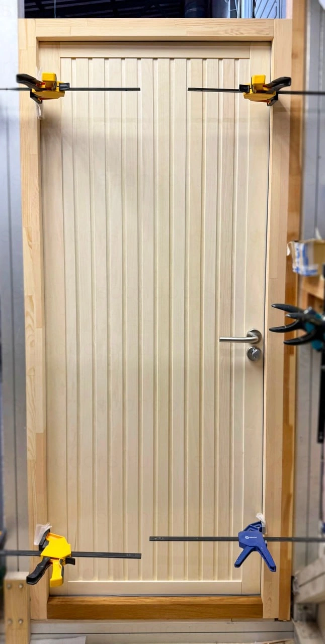 Фото 2 - Теплая входная дверь Scandi Plus с отделкой из осины Scandoors: производство и монтаж