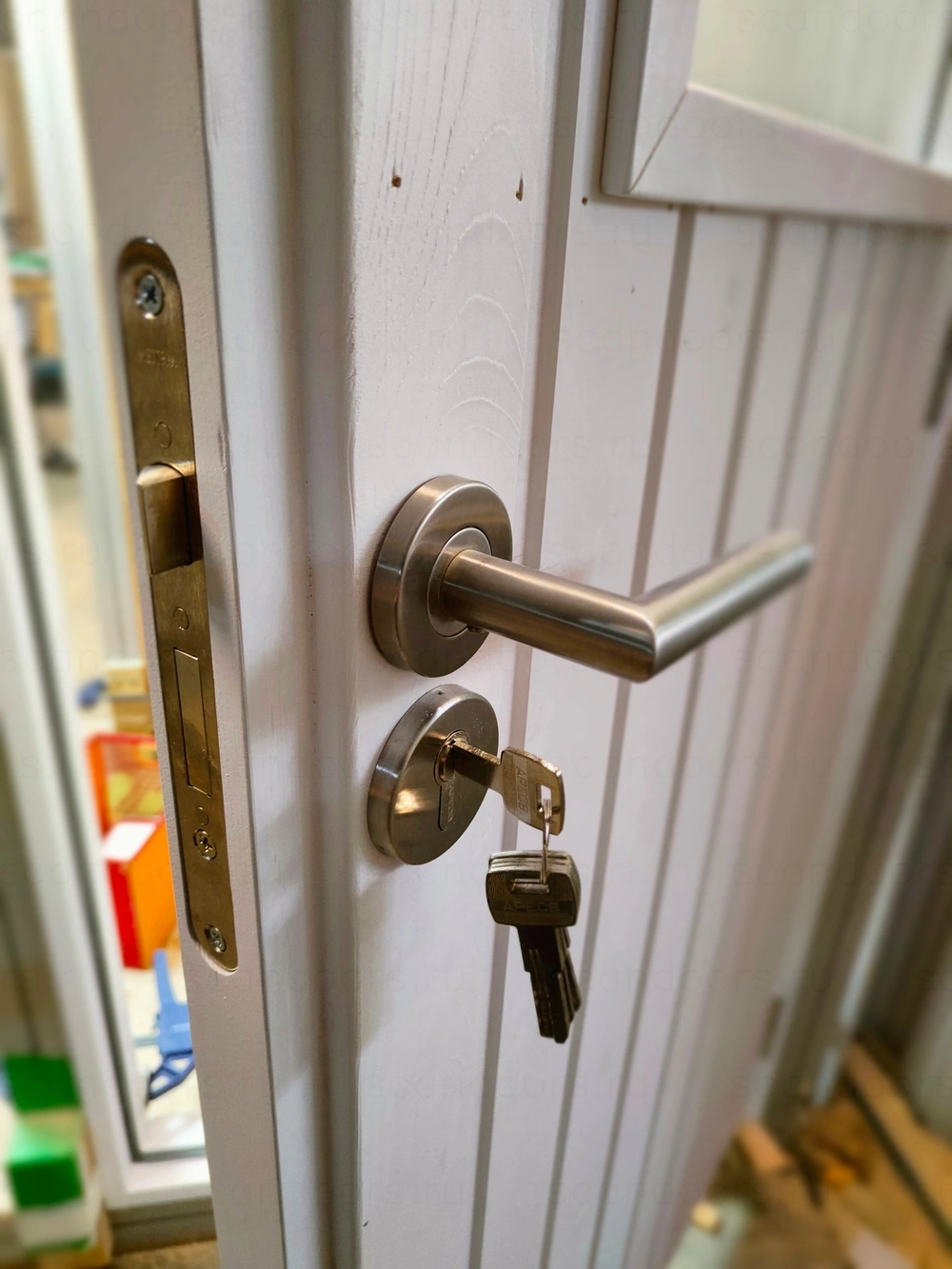 Фото 3 - Теплые входные двери Scandi 020 с матовым стеклопакетом Scandoors: производство и монтаж