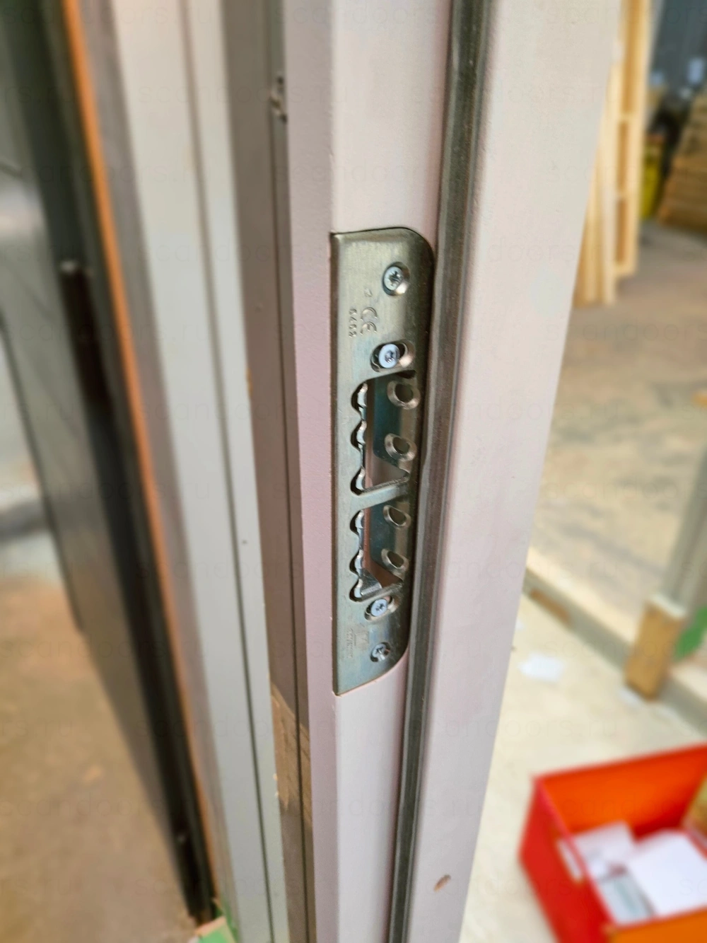 Фото 4 - Теплые входные двери Scandi 020 с матовым стеклопакетом Scandoors: производство и монтаж