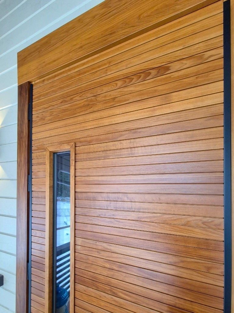 Фото 1 - Какую входную дверь выбрать в дом: плюсы термодерева Scandoors: производство и монтаж