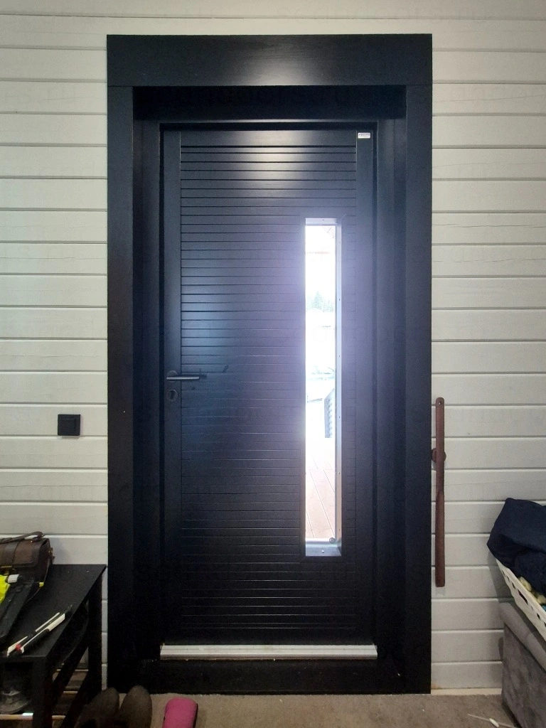 Фото 3 - Какую входную дверь выбрать в дом: плюсы термодерева Scandoors: производство и монтаж